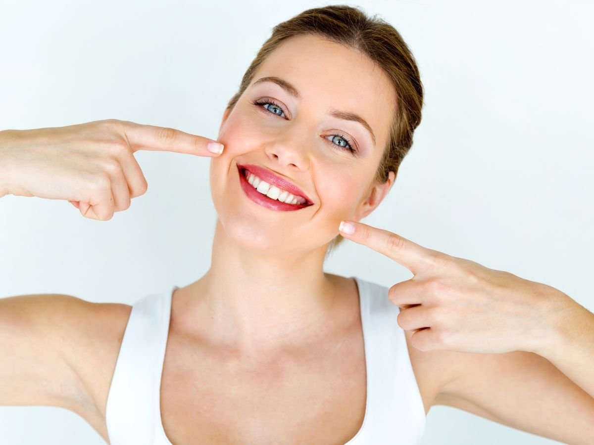 a lady with a beutiful smile. Smilemake over in Odenton, MD, OraCore Dental